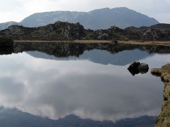 IMG_3138.JPG - Mountains reflected in Innominate Tarn a little past Hay Stacks