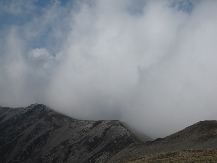 IMG_3172.JPG - The clouds had come down by this point, but were just about being blocked by the opposite ridge.