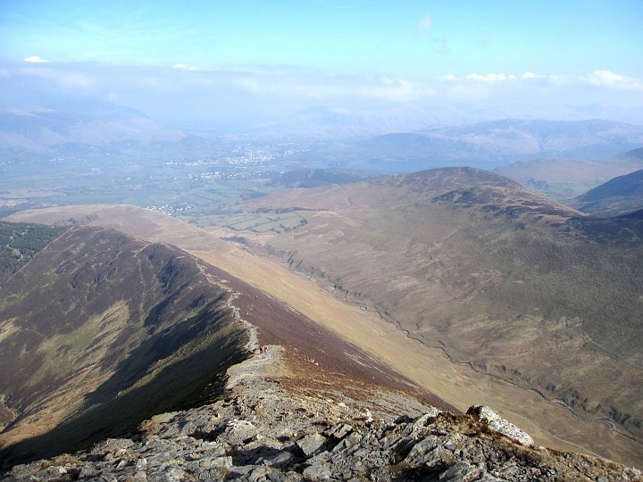 IMG_3180.JPG - Just off the peak of Grisedile Pike with the path snaking away in front of me.  Barrow across the valley where I'd started the walk and beyond Derwent water and Keswick. A couple of people helping to add perspective in the middle distance.