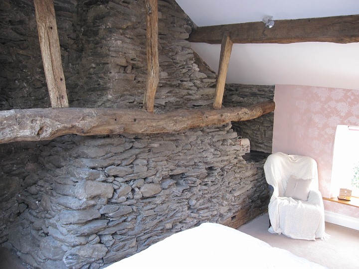 IMG_3238.JPG - The main bedroom of the old, character cottage I booked in Threlkeld.